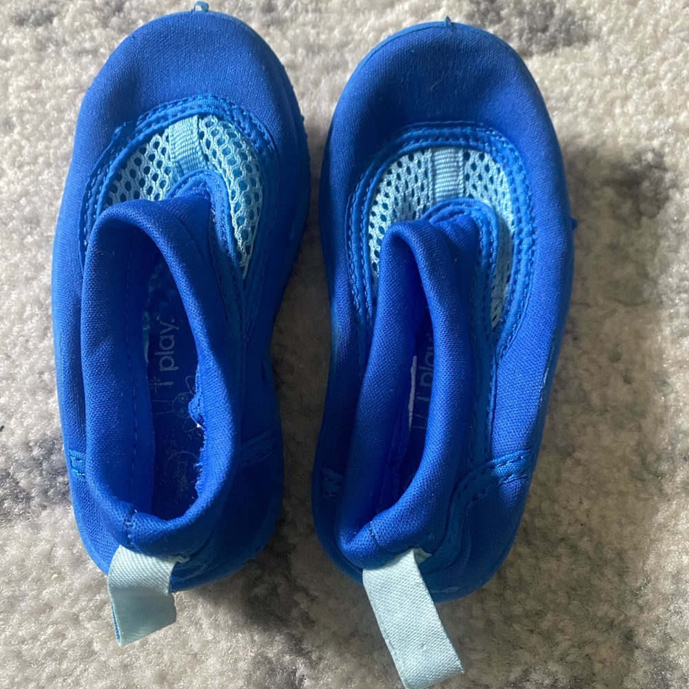 Swim shoes